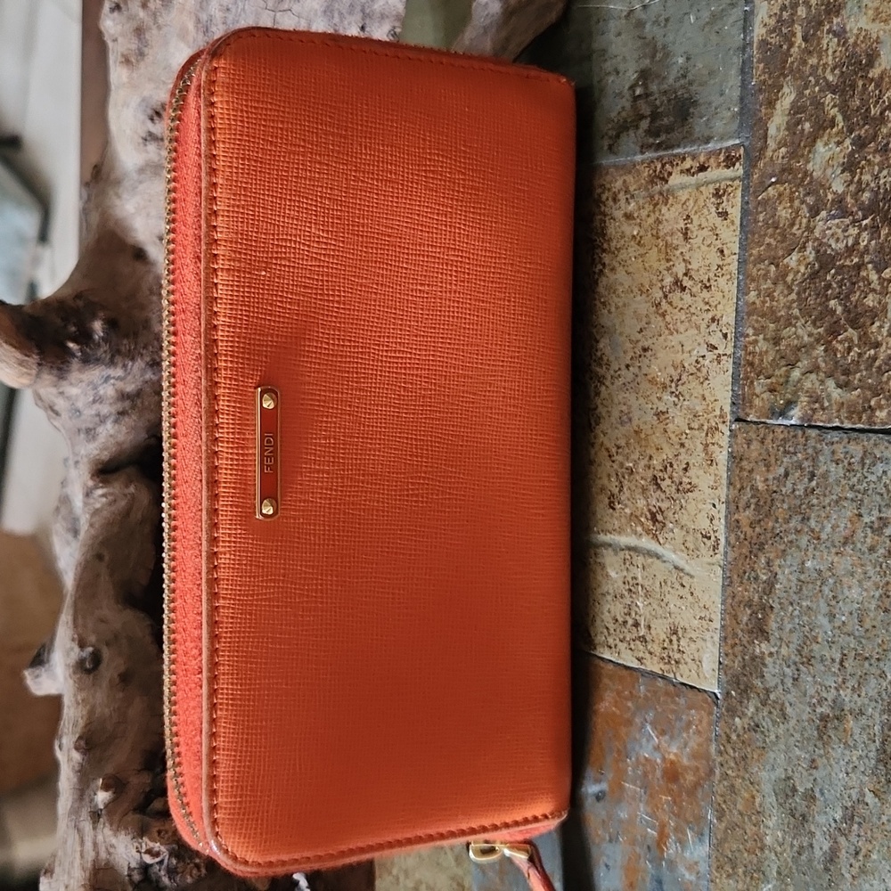 FENDI ORANGE LEATHER VITELLO ELITE ZIP AROUND WALLET EUC! Stunning!